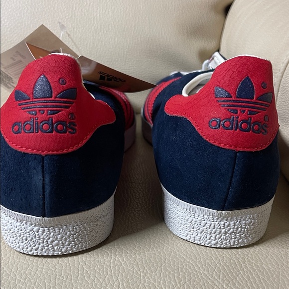 adidas Gazelle Men’s Sneakers - Navy & Red - Picture 2 of 7